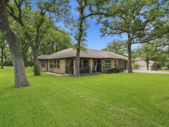 2nd image of 305 Bent Oak Rd