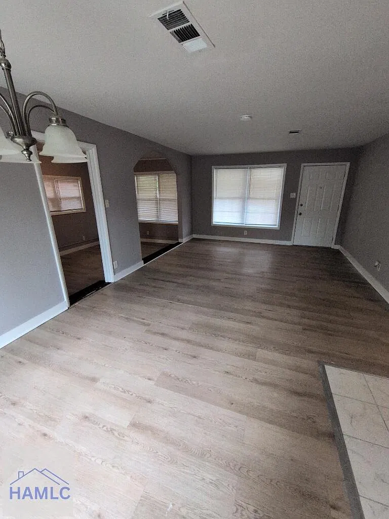 3 bed, 2.0 bath, 1375 sqft, $1,580 — Photo 2
