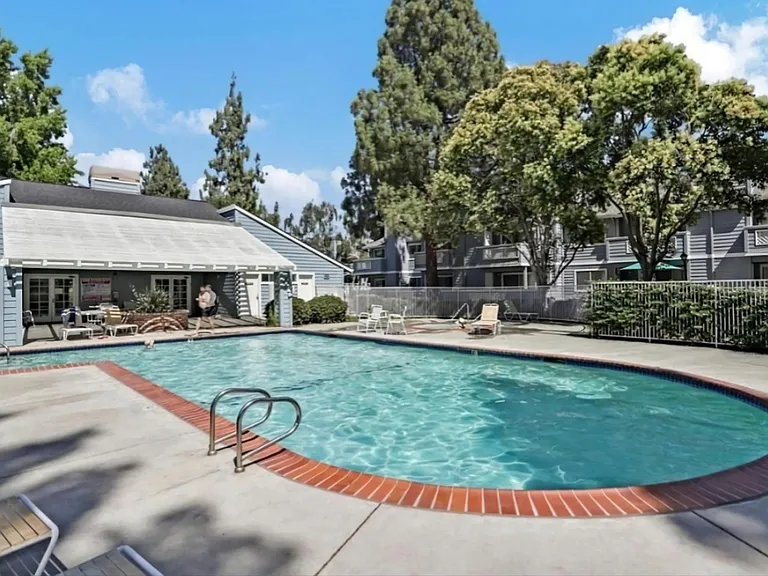 1460 Four Oaks Cir — Photo 16