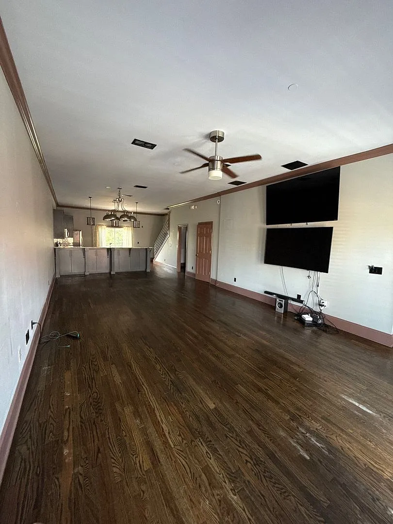 3 bedroom/3 bath Townhome with extra room/bedroom off of Gaines st. Available August 2027 ! — Photo 3