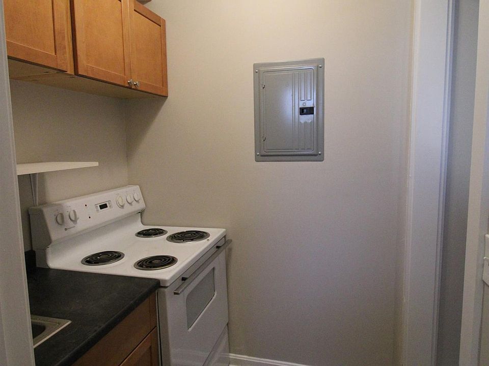 Brand new stove and cabinets!