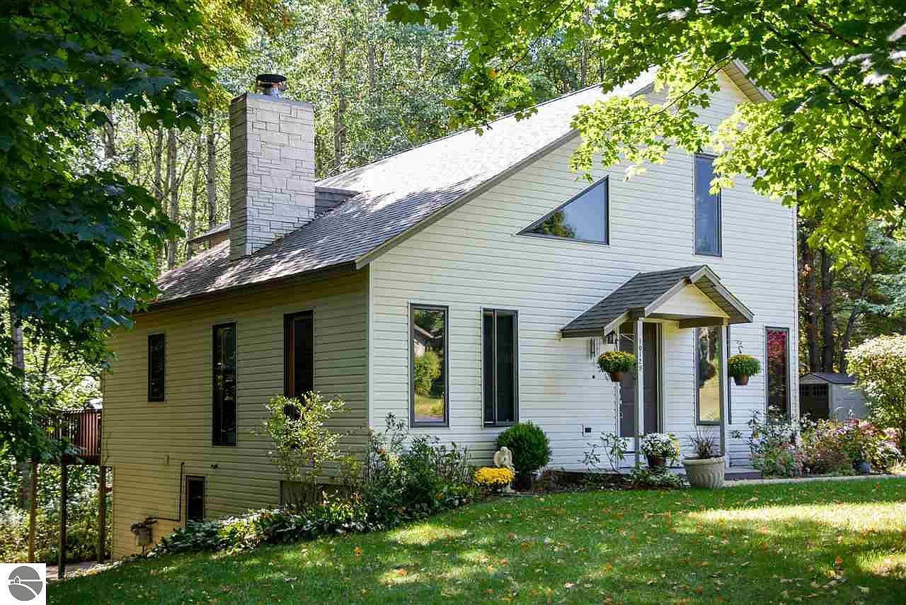 10129 Deerpath S, Traverse City, MI 49685 Zillow