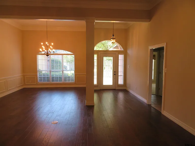 2908 Plymouth Cir — Photo 3
