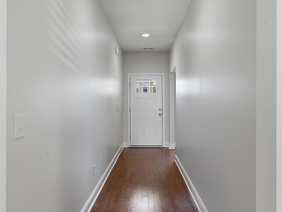 4th image of 139 Crabourne Dr