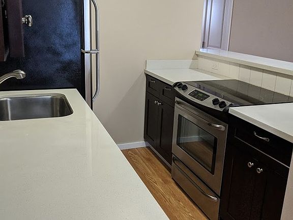 3rd image of 1817-1821 6th Ave W #5