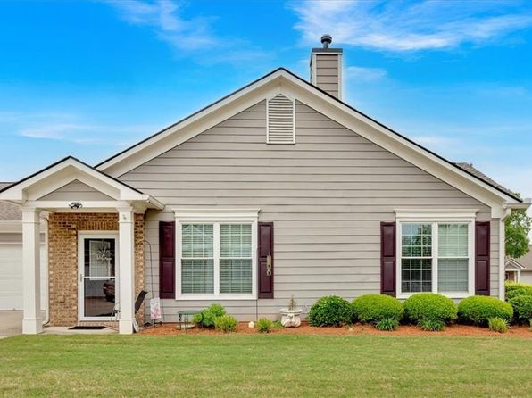 1078 Camry Cir, Dallas, GA 30157
