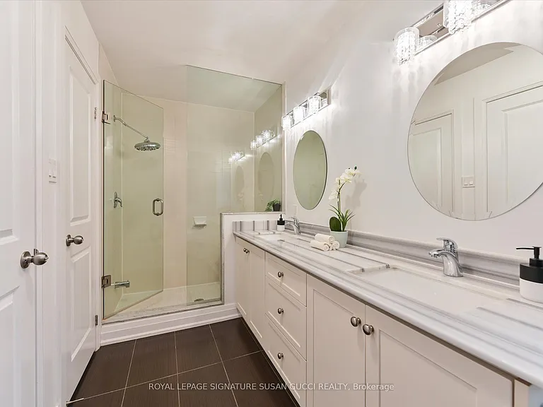 2833 Saint Clair Ave E — Photo 26