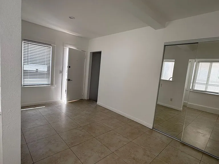 921 Monterey Blvd — Photo 6