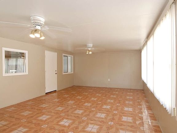 4th image of 2534 W Rosemary Ln
