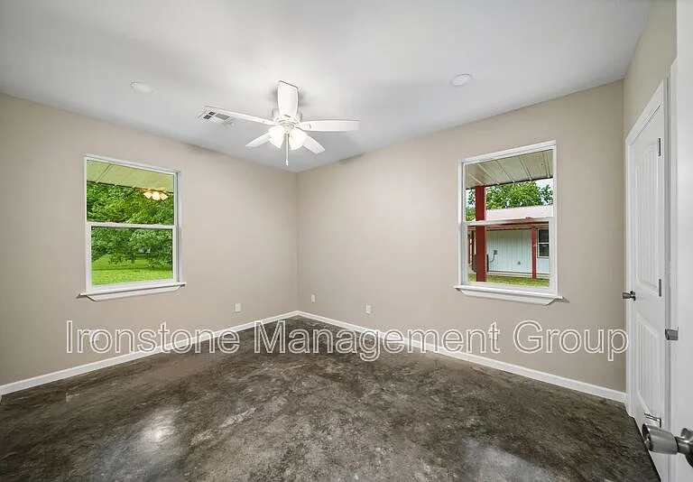 848 S Pine St — Photo 7