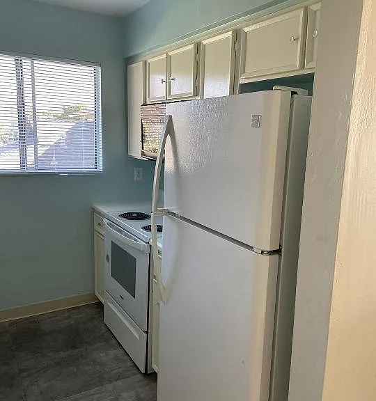 1039 Mohr Ln #D — Photo 5