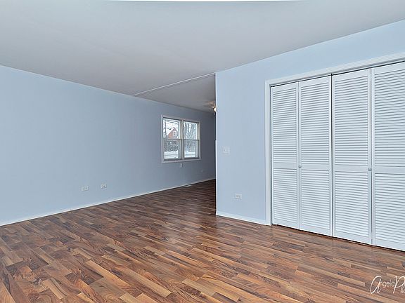 3rd image of 232 Highmoor Dr