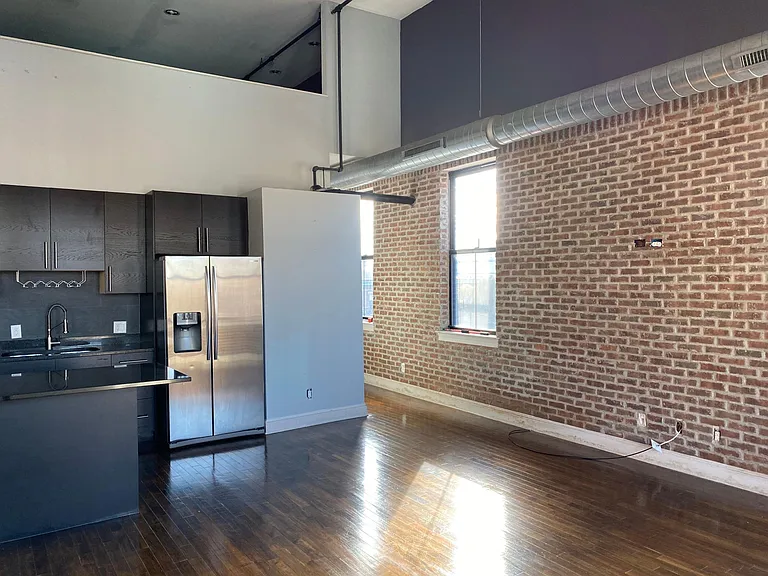 139 E Main St #400 — Photo 16