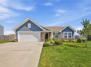 790 Hunters Run Dr, Brookville, OH 45309