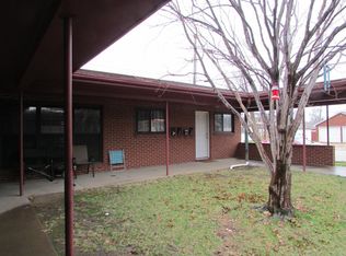 27 Chessen Ave, Wood River, IL 62095