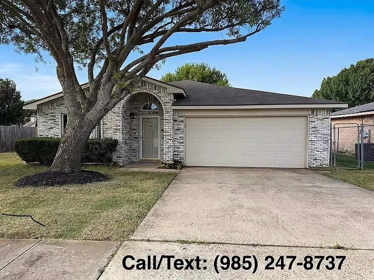 10304 Pondwood Dr — Photo 1
