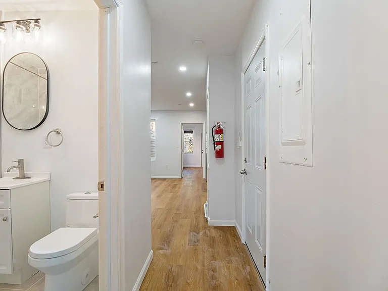 1428 A St SE #3 — Photo 5