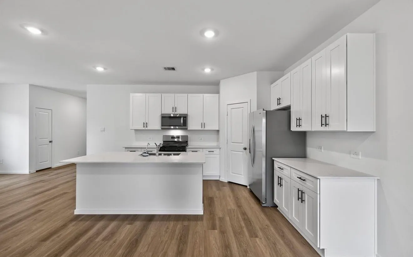 4 bed, 2.5 bath, 2331 sqft, $2,800 — Photo 4