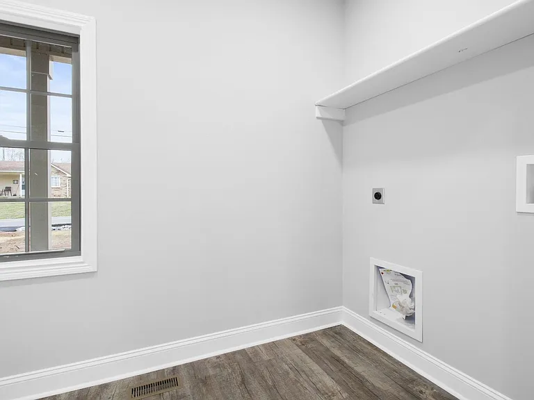 2125 Powell Rd — Photo 15