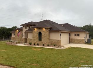 101 Hondo Rdg, La Vernia, TX 78121