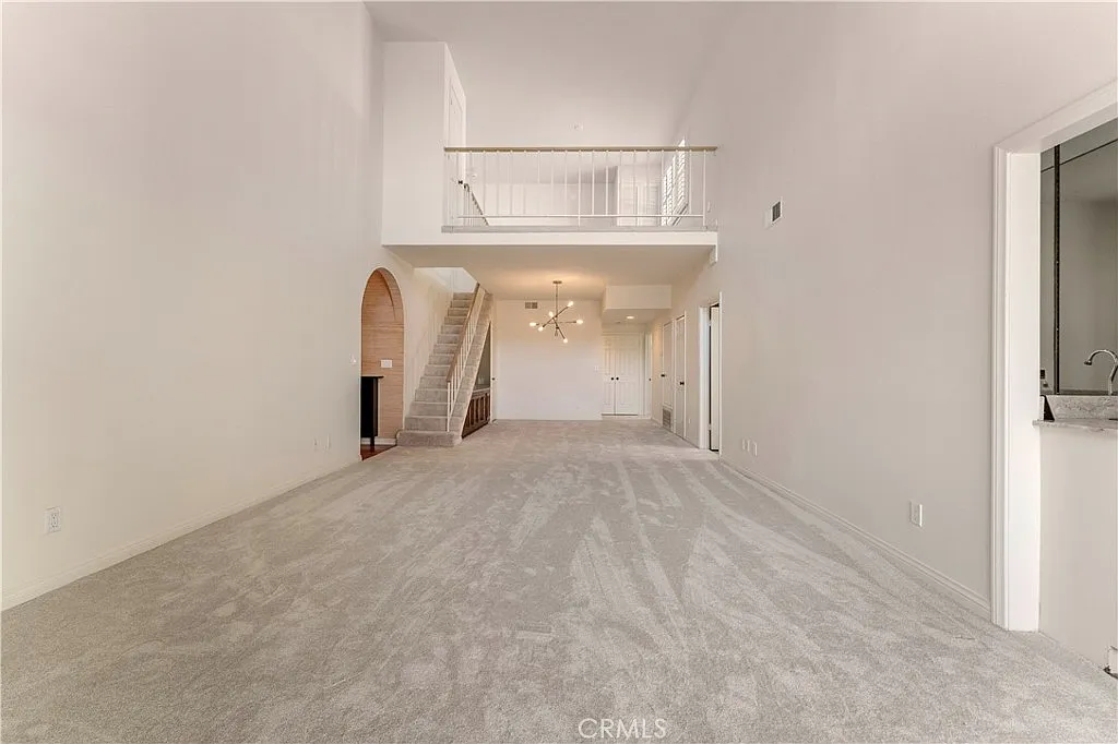 2 bed, 2.5 bath, 2492 sqft, $5,500 — Photo 3