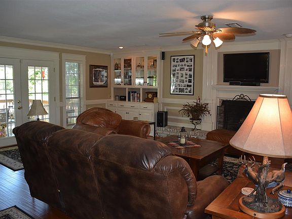 3rd image of 102 Lake Oliver Dr