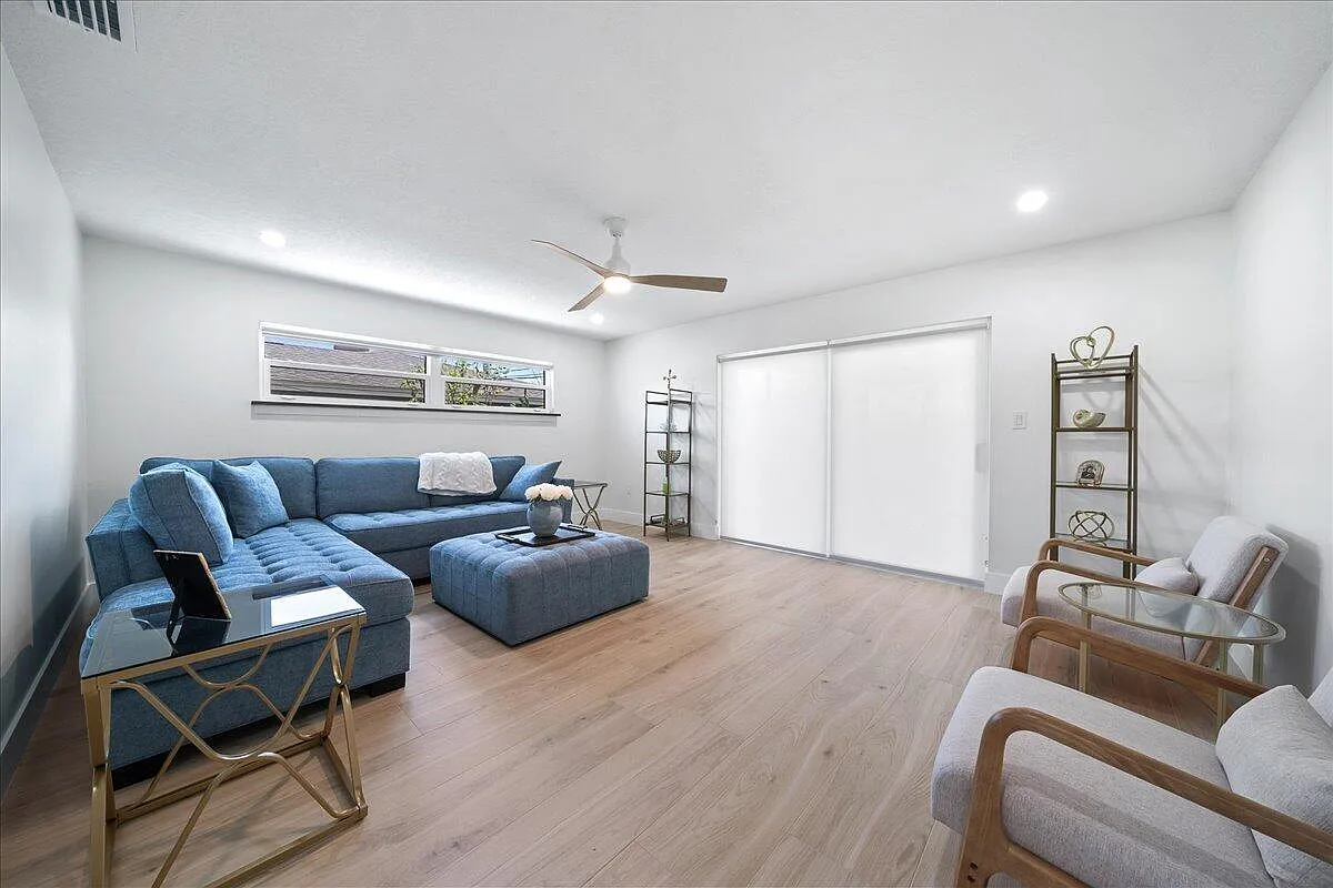 3 bed, 2.0 bath, 1915 sqft, $5,000 — Photo 4