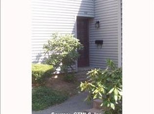 112 Hollister Way S, Glastonbury, CT 06033