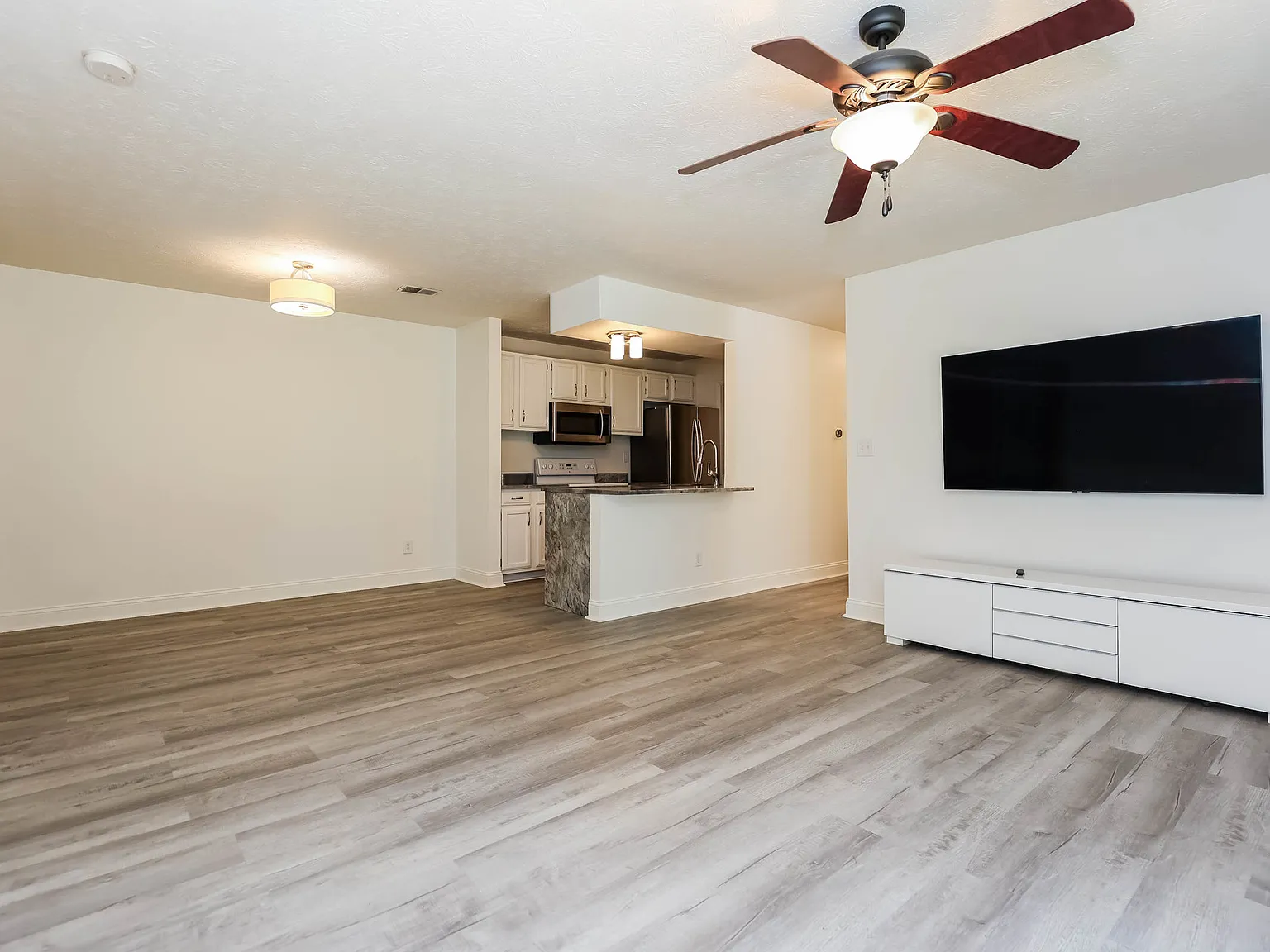 8839 Eagleview Dr - 4 — Photo 3