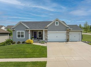 5021 Windmill Dr SW, Cedar Rapids, IA 52404