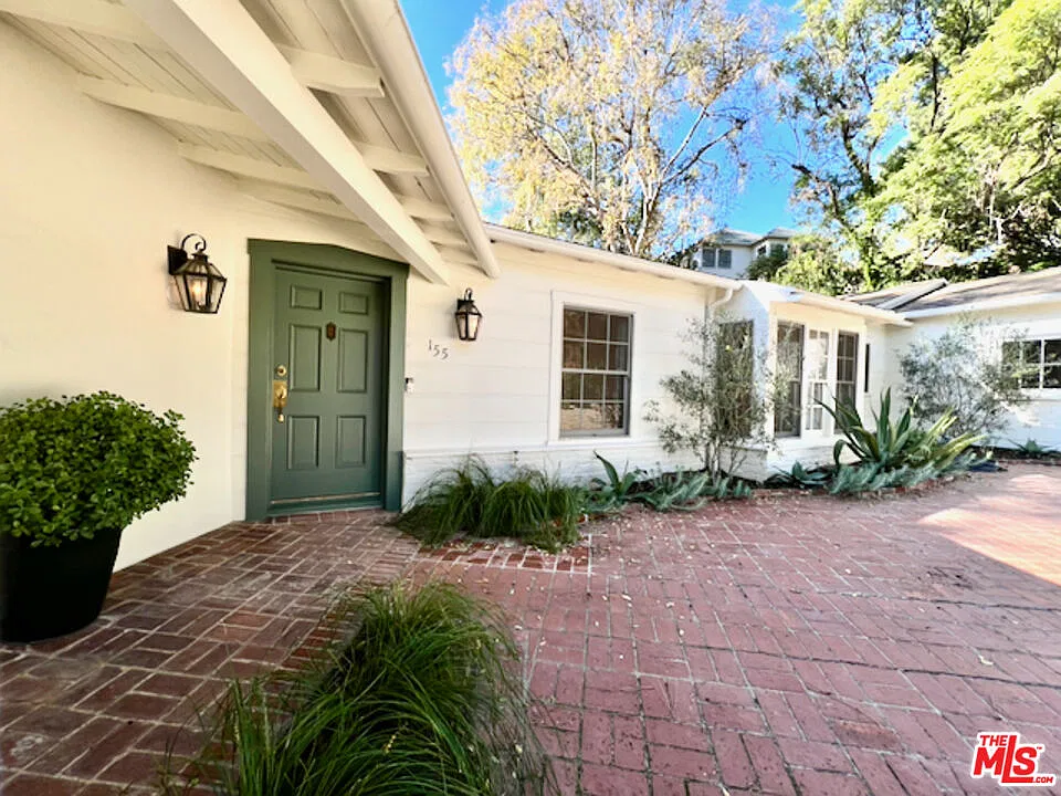 3 bed, 2.0 bath, 2300 sqft, $14,000 — Photo 4