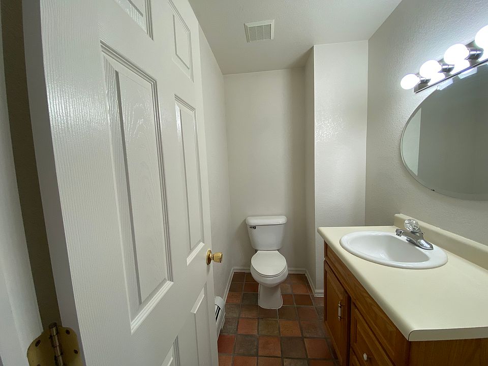 1/2 bath main floor