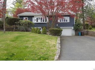 16 Bruce Ln, Valhalla, NY 10595