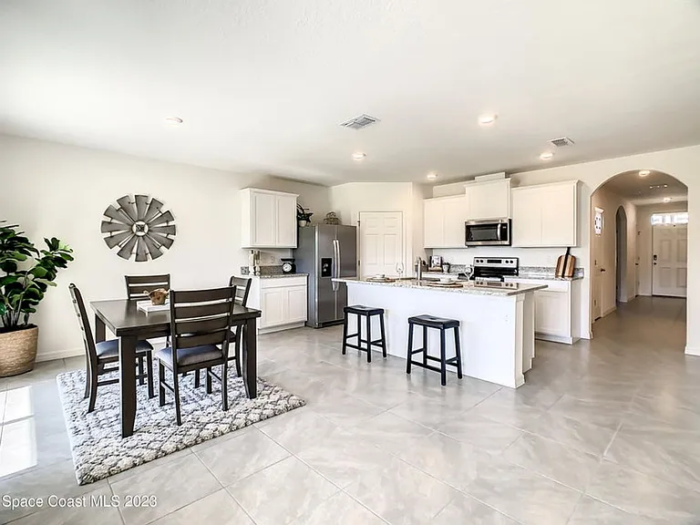 2243 Capital Dr SE — Photo 16