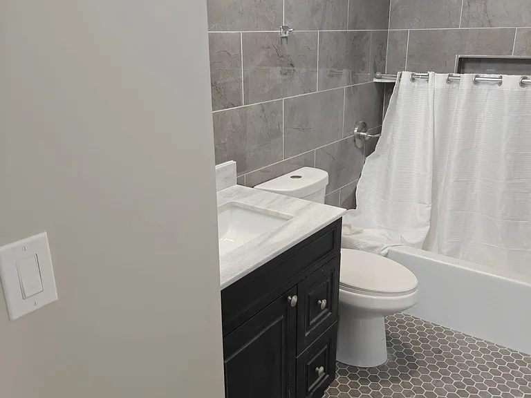 2208 Kensington Dr — Photo 18