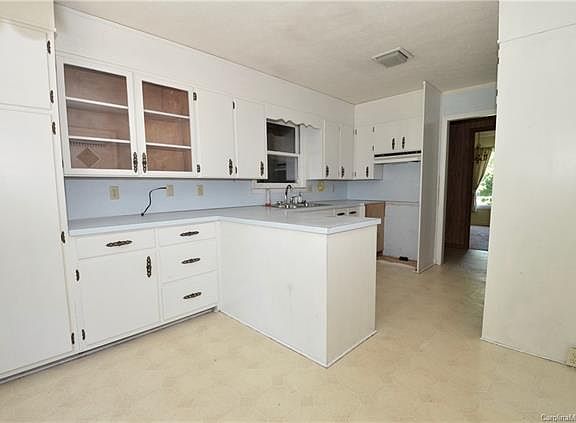 2nd image of 113 Redbud Dr