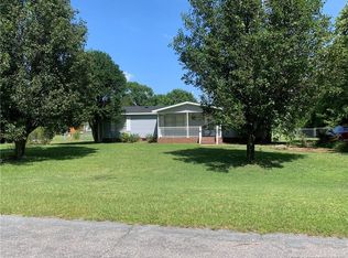 1330 White Plains Dr, Fayetteville, NC 28312