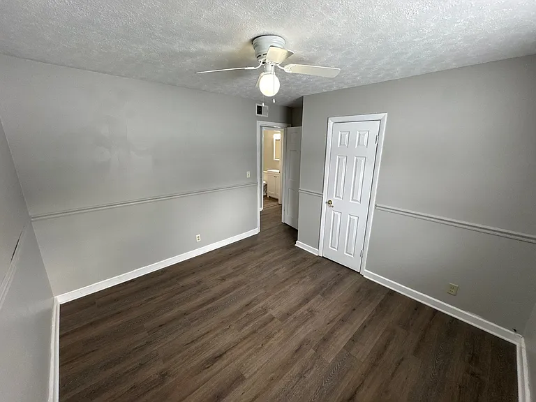 338 N Skyline Dr — Photo 16