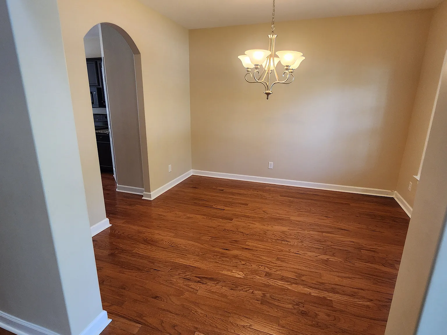 6 bed, 3.5 bath, 3350 sqft, $2,900 — Photo 4