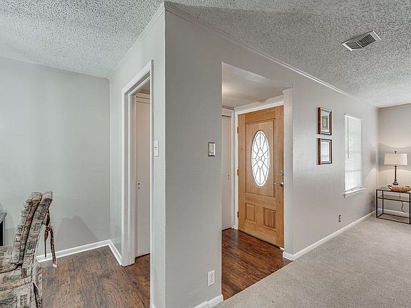 3rd image of 2812 Vassar Dr