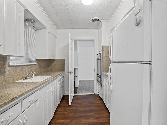 2nd image of 711 N Carroll Blvd
