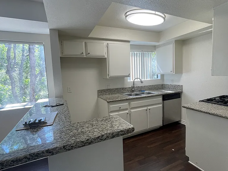 1115 Alameda Ave #1 — Photo 10