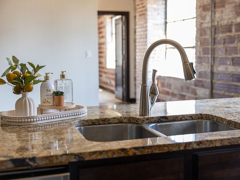 1st image of 107 N Detroit Ave APT 206