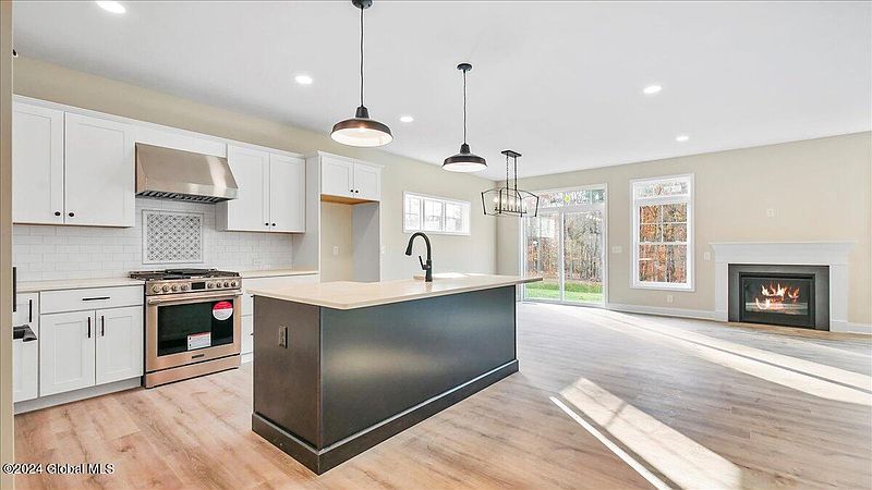 5th image of 5 Blue Ridge Drive