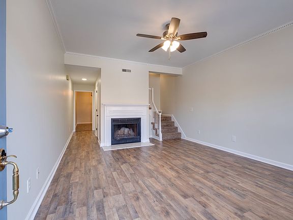 5th image of 308 Hickory Pl