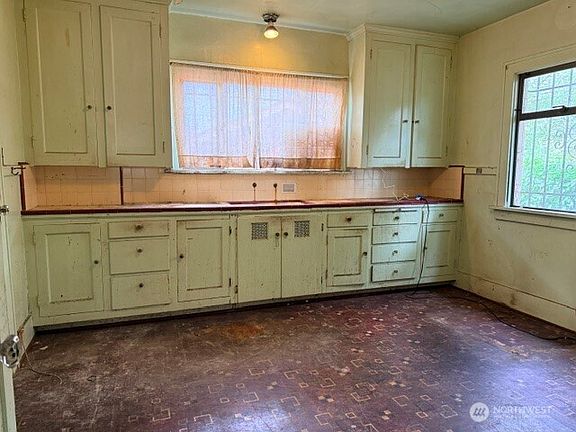 2nd image of 3045 19th Avenue S