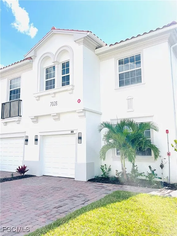 4 bed, 3.0 bath, 1828 sqft, $3,141 — Photo 1