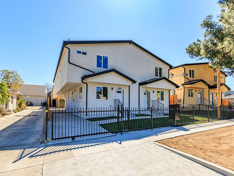 1652 Murchison St — Photo 3