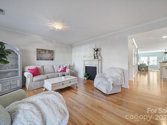 3rd image of 1875 Yellow Daisy Dr