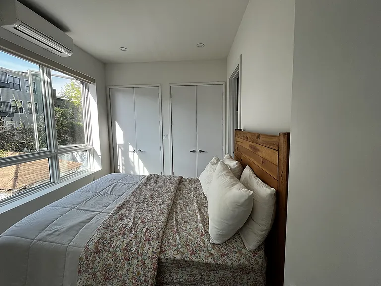1009 Hancock St #2R — Photo 4